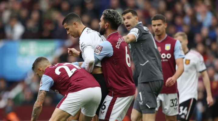 الدوري الانكليزي: ايمري يقود استون فيلا لتخطي مان يونايتد ورباعية جديدة لنيوكاسل