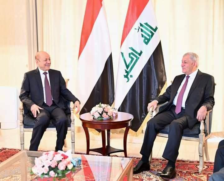 رئيس مجلس القيادة الرئاسي يبحث والرئيس العراقي العلاقات الثنائية بين البلدين