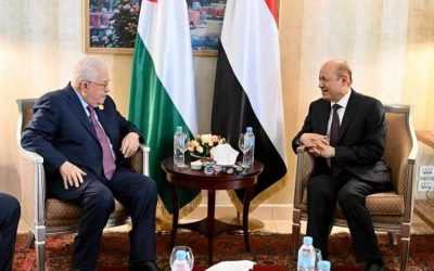 رئيس مجلس القيادة الرئاسي يستقبل الرئيس الفلسطيني للبحث في المستجدات الوطنية والإقليمية