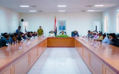 محافظ شبوة بن الوزير يعقد اجتماعا مع قيادة السلطة المحلية بمديرية رضوم ويؤكد اهتمامه بمتطلبات المديرية