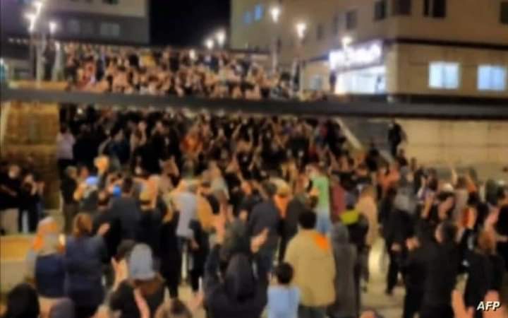 للشهر الثاني على التوالي.. النظام الإيراني يفقد السيطرة على الاحتجاجات