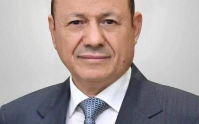 رئيس مجلس القيادة الرئاسي يهنىء القيادة الجزائرية بنجاح القمة العربية