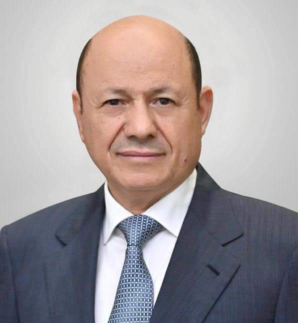 رئيس مجلس القيادة الرئاسي يهنىء القيادة الجزائرية بنجاح القمة العربية