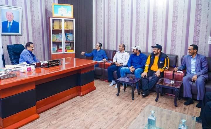 محافظ شبوة بن الوزير يلتقي قيادتي منظمتي الإغاثة الدولية وأطباء بلا حدود ويناقش معهما تدخلاتهم الصحية في المحافظة