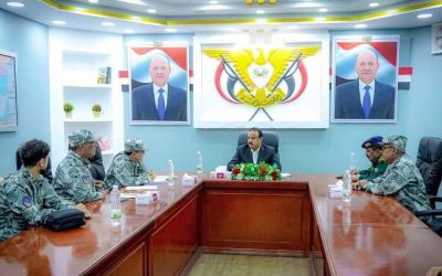 محافظ شبوة بن الوزير يلتقي باللجنة المكلفة من خفر السواحل ويبحث معها سبل تفعيل عملها ونشاطها بالمحافظة