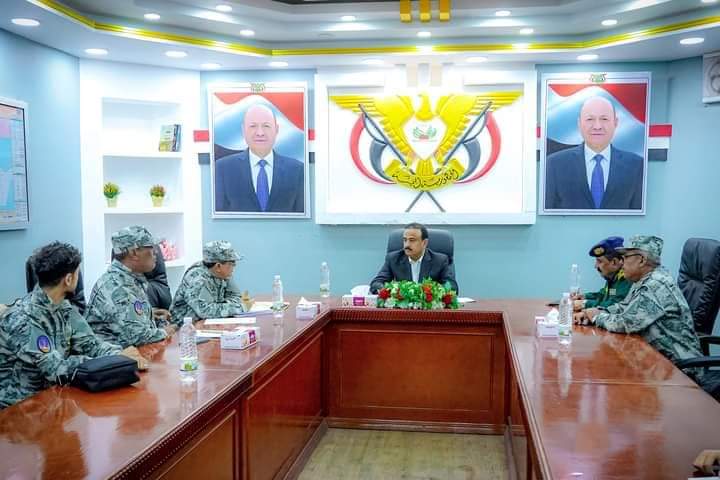 محافظ شبوة بن الوزير يلتقي باللجنة المكلفة من خفر السواحل ويبحث معها سبل تفعيل عملها ونشاطها بالمحافظة