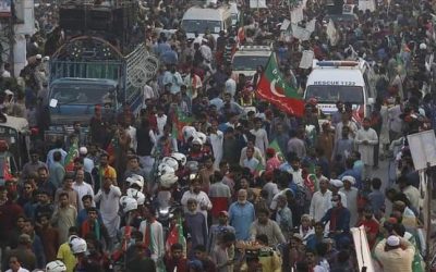 حزب عمران خان يستأنف مسيرته نحو العاصمة
