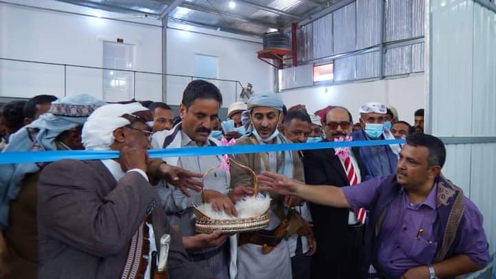 وكيلا محافظة شبوة يفتتحان أحد المشاريع الاستثمارية بالمحافظة ويؤكدان دعم السلطة المحلية وتشجيعها للمستثمرين