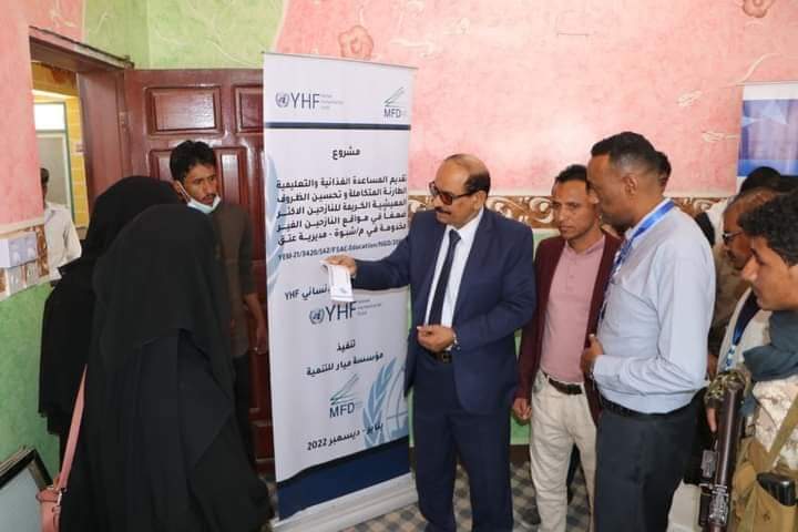 وكيل محافظة شبوة الدغاري يدشن المرحلة الثالثة من الحوالات النقدية للنازحين في المحافظة