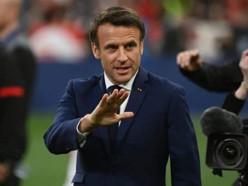 رئيس فرنسا يرفض الانتقادات الموجهة لإقامة كأس العالم في قطر