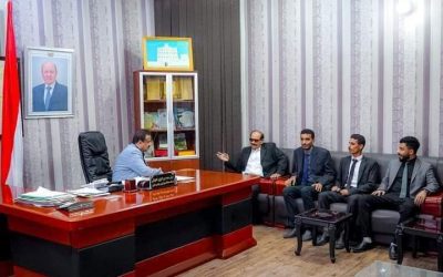 محافظ شبوة بن الوزير يلتقي بعدد من خريجي الدفعة الأولى علوم سياسية بجامعة عدن من أبناء المحافظة ويؤكد اهتمام السلطة المحلية بهم