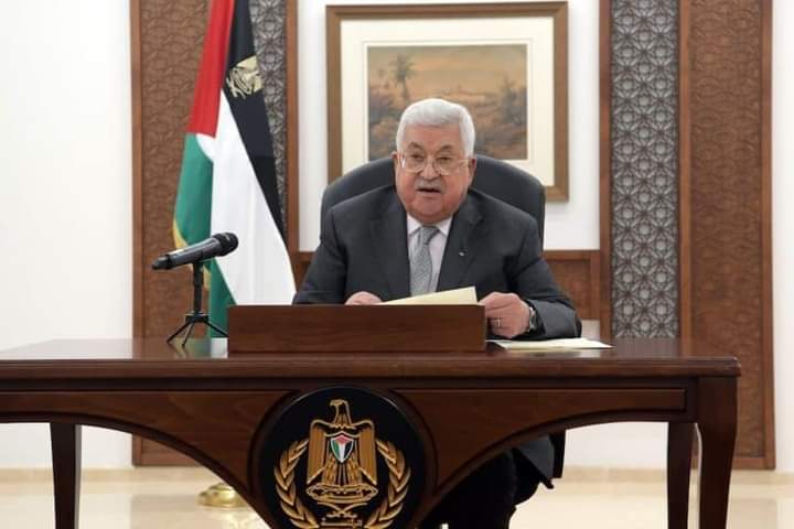 عباس يعلن الحداد وتنكيس الأعلام في فلسطين