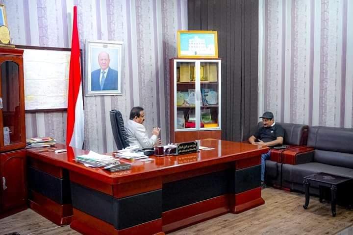 محافظ شبوة بن الوزير يلتقي عدد من القيادات الرسمية والمجتمعية بالمحافظة ويناقش معهم عدد من القضايا