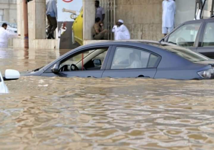 الفيضانات والسيول تُغرق جدة السعودية