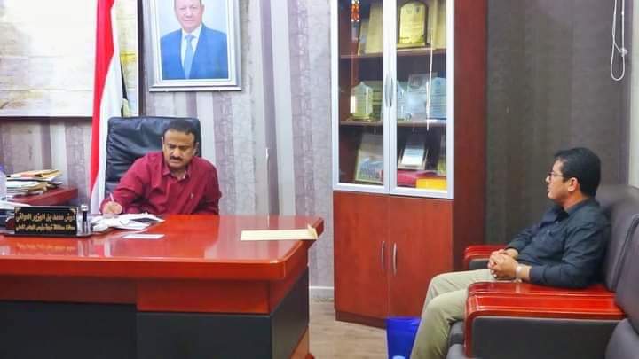 محافظ شبوة بن الوزير يشيد بعمل ونشاط فرع صندوق صيانة الطرق والجسور بالمحافظة ويؤكد مواصلة دعمه للصندوق
