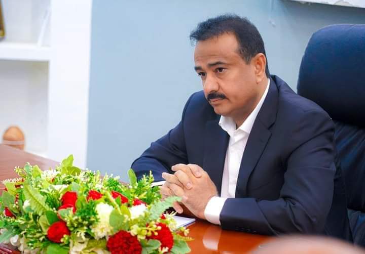 محافظ شبوة بن الوزير يترأس اجتماعا للجنة الأمنية ويشدد على تظافر جهود الجميع لتثبيت دعائم الأمن والاستقرار في المحافظة