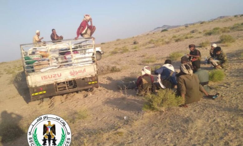 حزام ساحل أبين يترصد اللصوص وينجح في استعادة شاحنة بعد ساعات من بلاغ سرقتها