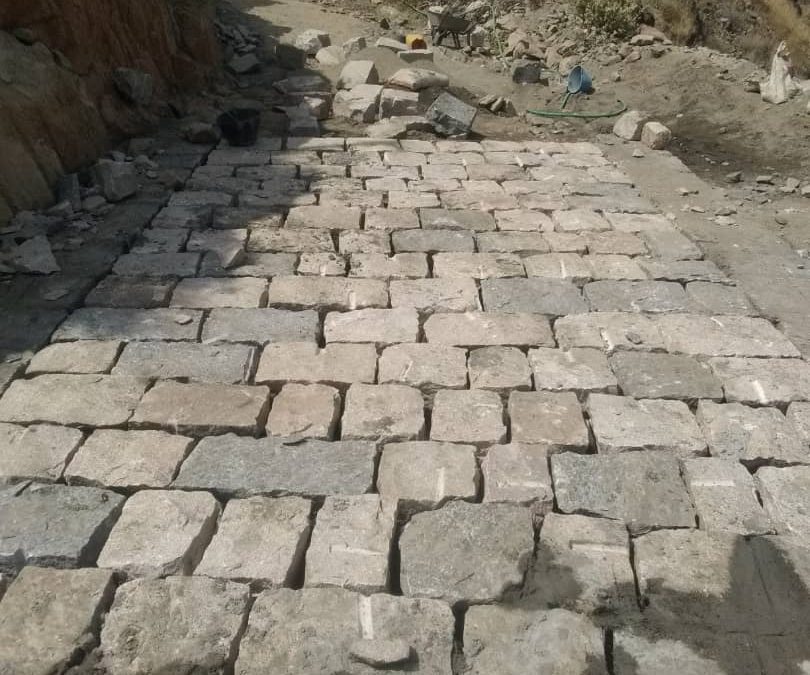 على نفقة أولاد المرحوم صالح ناصر الدهشلي البدء برصف طريق رخمة جبل الصحراء خيرة* على نفقة أولاد المرحوم صالح ناصر الدهشلي البدء برصف طريق رخمة جبل الصحراء خيره