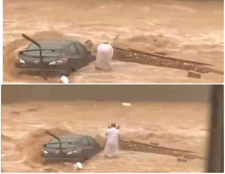 بعدما حاصرته السيول.. رجل سعودي يصلي وسط الفيضانات بعد أن عجز عن إنقاذ نفسه