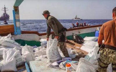 ضبط ومصادرة 70 طنا من وقود الصواريخ مهربة للحوثيين من قبل البحرية الأمريكية