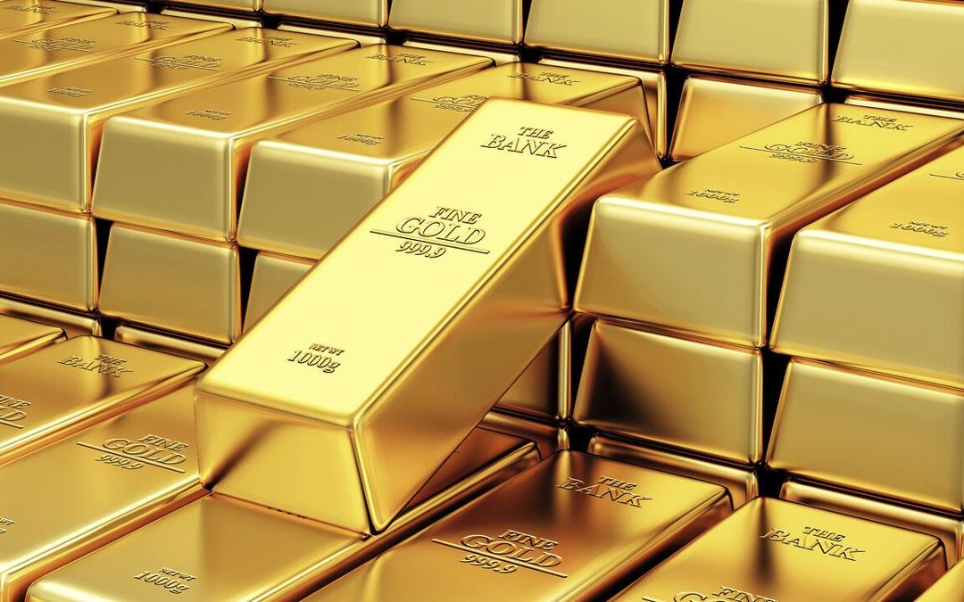 الذهب يهبط متأثرا بارتفاع طفيف للدولار ومخاوف التضخم