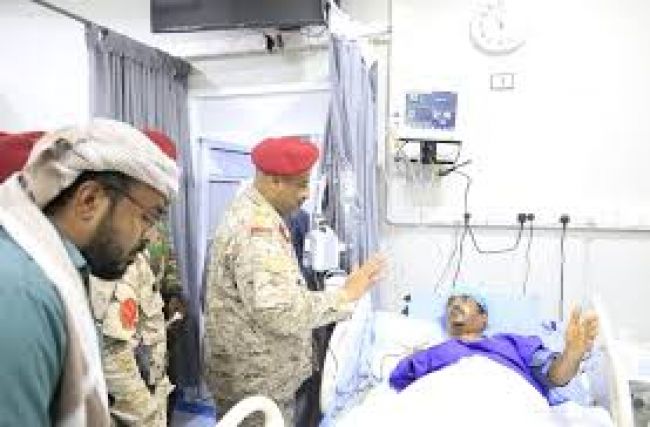اللواء التميمي يزور جرحى واقعة مسجد الزيار بمديرية يبعث