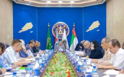 هيئة الرئاسة تشدد على الجدية في عمل الحكومة لتجفيف منابع الفساد في القطاع النفطي ونقل مقرات الشركات إلى العاصمة عدن