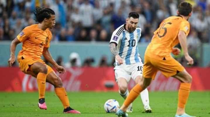 ميسي يرد اعتبار ريكيلمي أمام فان غال