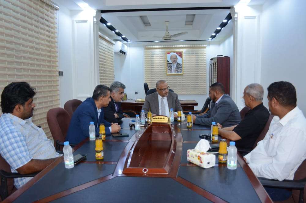 وزير التخطيط يناقش مع محافظ سقطرى الاحتياجات الخدمية والتنموية بالمحافظة