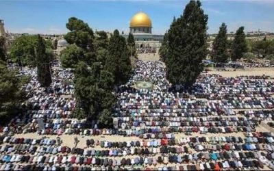 50 ألفاً يشهدون صلاة الجمعة في «الأقصى»