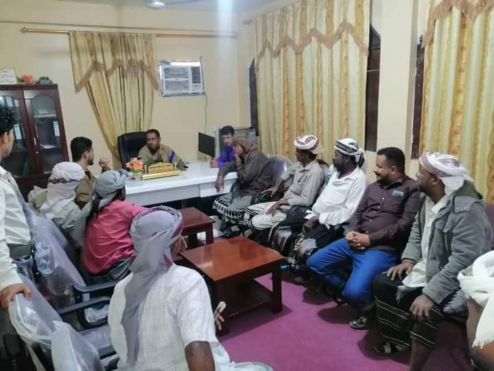 مدير عام خنفر اليوسفي يلتقي باللجنة المجتمعية لمشروع جابيونات الطرية خالف ومنسق منظمة كير