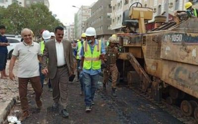 مدير عام المنصورة يدشن أعمال السفلتة بمشروع إعادة تأهيل الشارع الخلفي للسوق المركزي