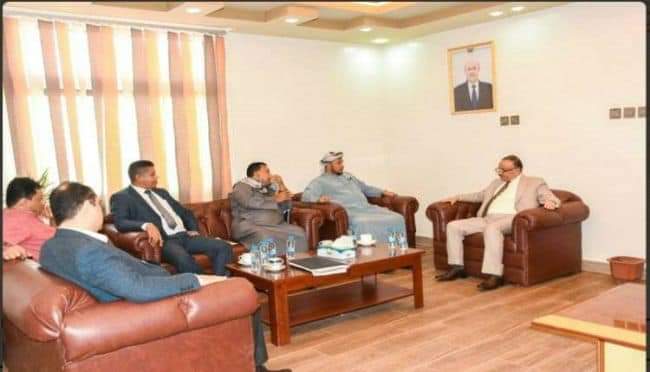 وزير النقل يناقش مع محافظ سقطرى اوضاع واحتياجات قطاع النقل بالمحافظة