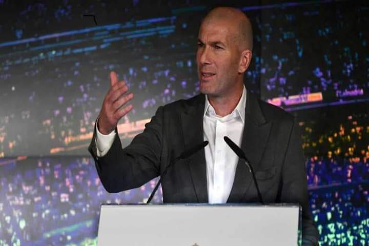زيدان يرفض دعوة فرنسا لحضور نهائي كأس العالم 2022
