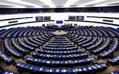 تحقيقات الفساد بالبرلمان الأوروبي.. مسؤول يعترف بقبول “تبرعات نقدية” ويستقيل