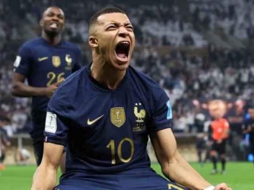 مبابي يفجرها: أنا أو ميسي في باريس سان جيرمان