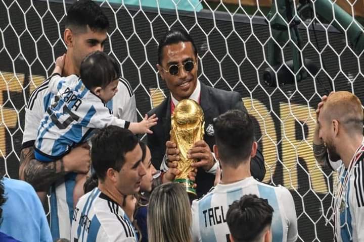 الفيفا يفتح تحقيقًا بسبب احتفال الطاهي نصرت مع منتخب الأرجنتين