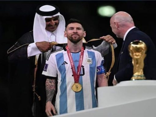 عربي يعرض مليون دولار لشراء «بشت» ميسي
