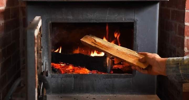 بعد ارتفاع سعره..فرنسا تدعم التدفئة بالخشب بـ245 مليون دولار