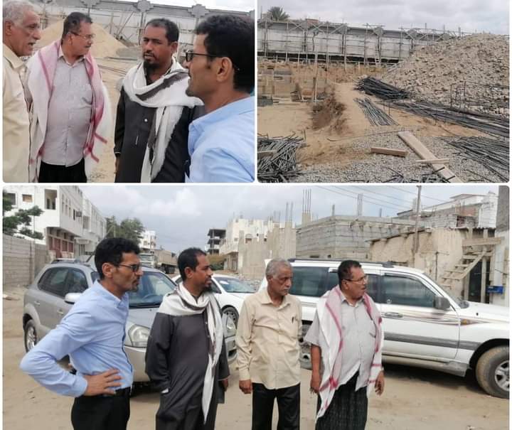 قيادتي الانتقالي والسلطة المحلية خنفر يتفقدا العمل بمشروع  بناء مجمع مبلغ للبنات في جعار بمديرية خنفر