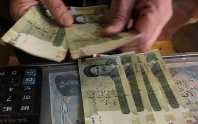 انهيار عملة إيران يطيح بمحافظ البنك المركزي