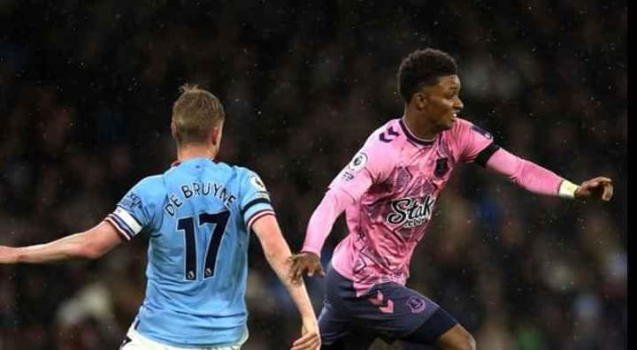 الدوري الانكليزي الممتاز: ايفرتون يعرقل السيتي، تعادل نيوكاسل وفوز فولهام وكريستال بالاس