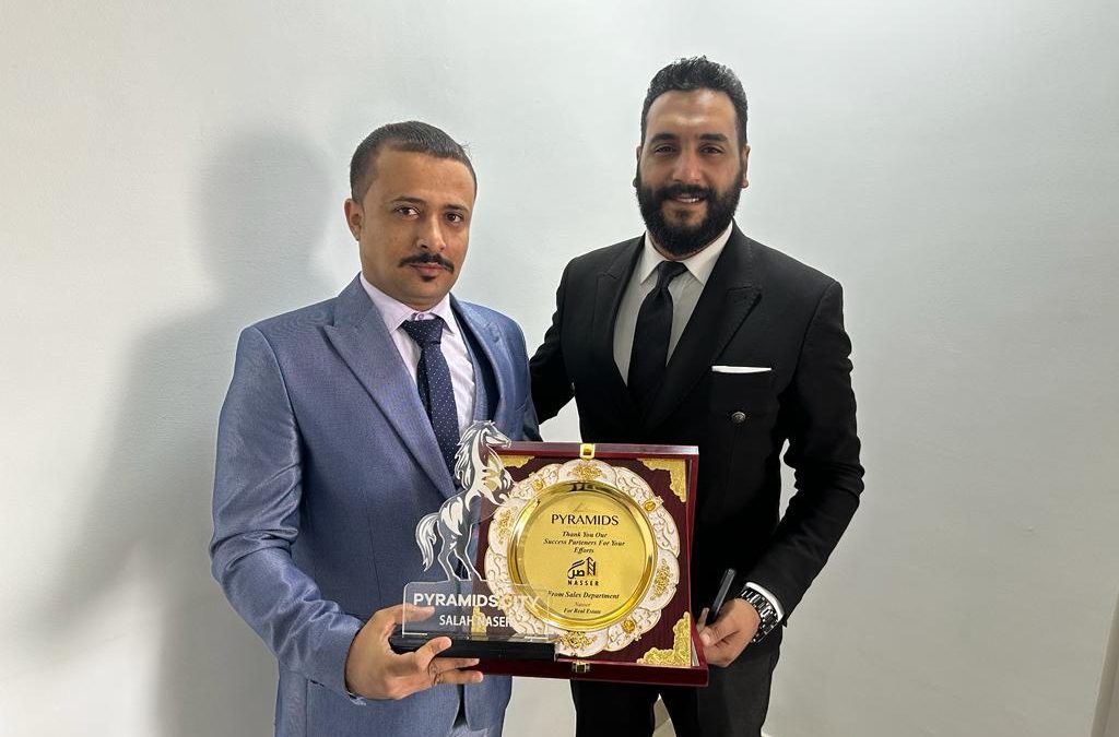 شركة بيراميدز تكرم المهندس صلاح اليافعي وشركته ناصر كاكثر شركة عربية تحقيقا للمبيعات في مشروعها الجديد