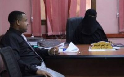 إدارة الشباب بانتقالي حضرموت تقدم كتب منهجية لمجمع الزهراء التعليمي بالمكلا