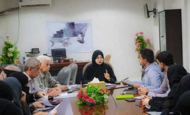 مدير عام الشيخ عثمان يناقش البرنامج الاستثماري للسلطة المحلية