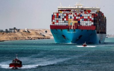 إعادة تعويم السفينة الجانحة في قناة السويس