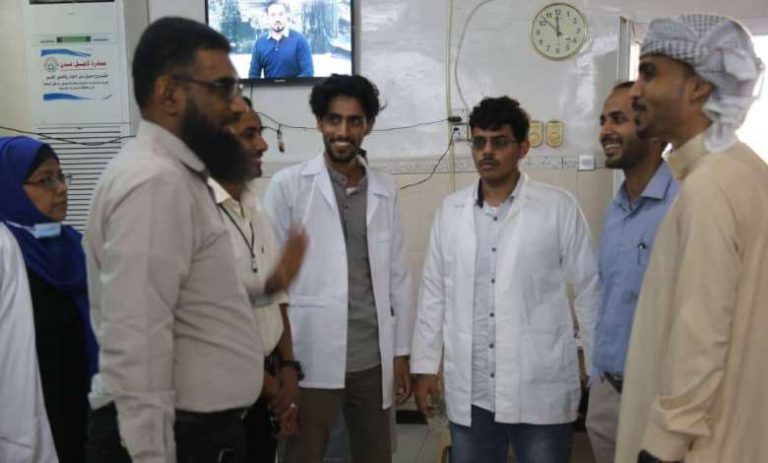 لفتة إنسانية لإنقاذ الأرواح  – المهرة ترفد مستشفى الصداقة بعدن بدفعة طارئة من علاجات مرضى الفشل الكلوي
