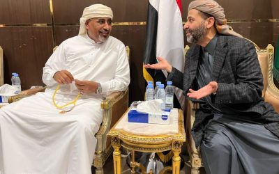 الرئيس عيدروس يؤدي واجب العزاء في وفاة الشيخ صادق الأحمر