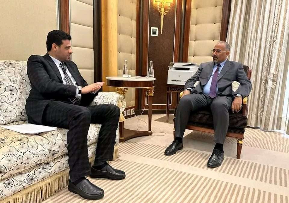 الرئيس عيدروس يطلع على خطة  بنك التسليف الزراعي وانجازاته