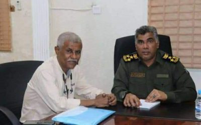 العميد المنهالي يلتقي مدير عام مديرية الشحر لمناقشة الأوضاع الأمنية بالمديرية